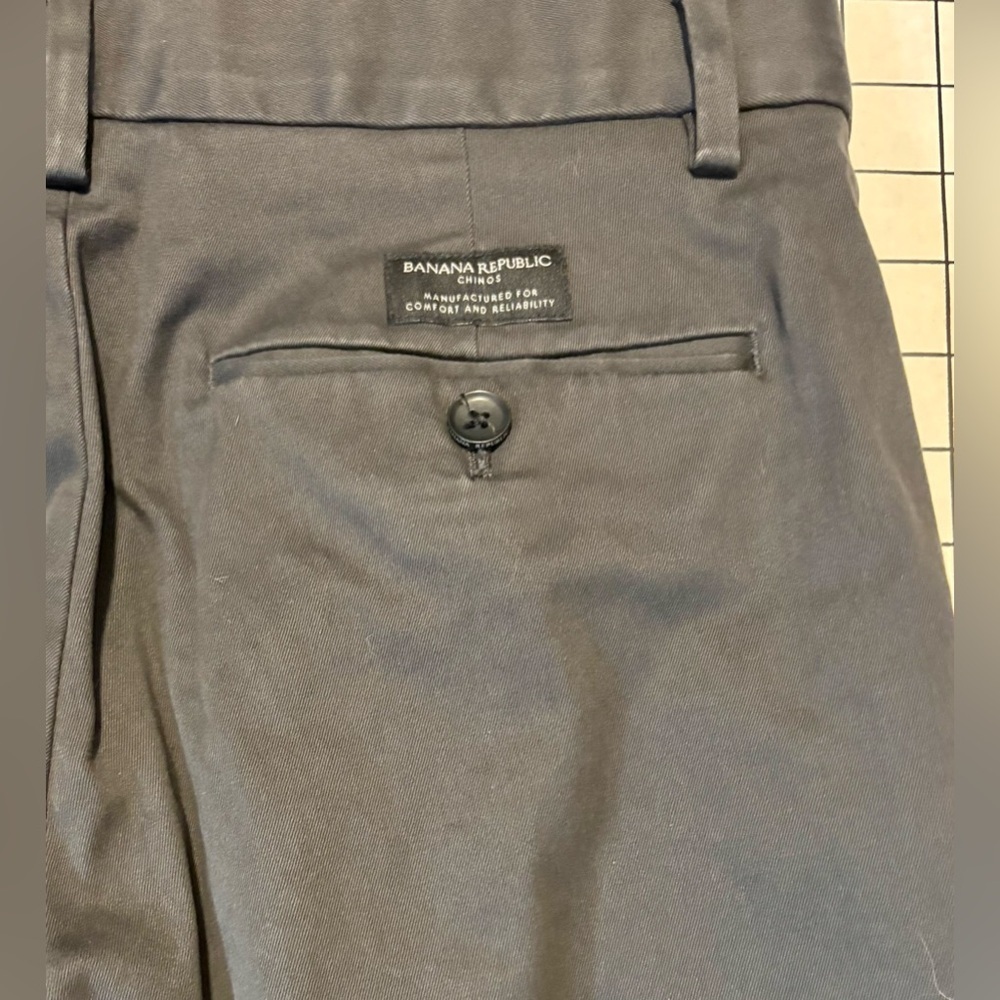 Banana Republic Men’s Size 30/30 Grey Mason Athletic Tapered Fit Chinos